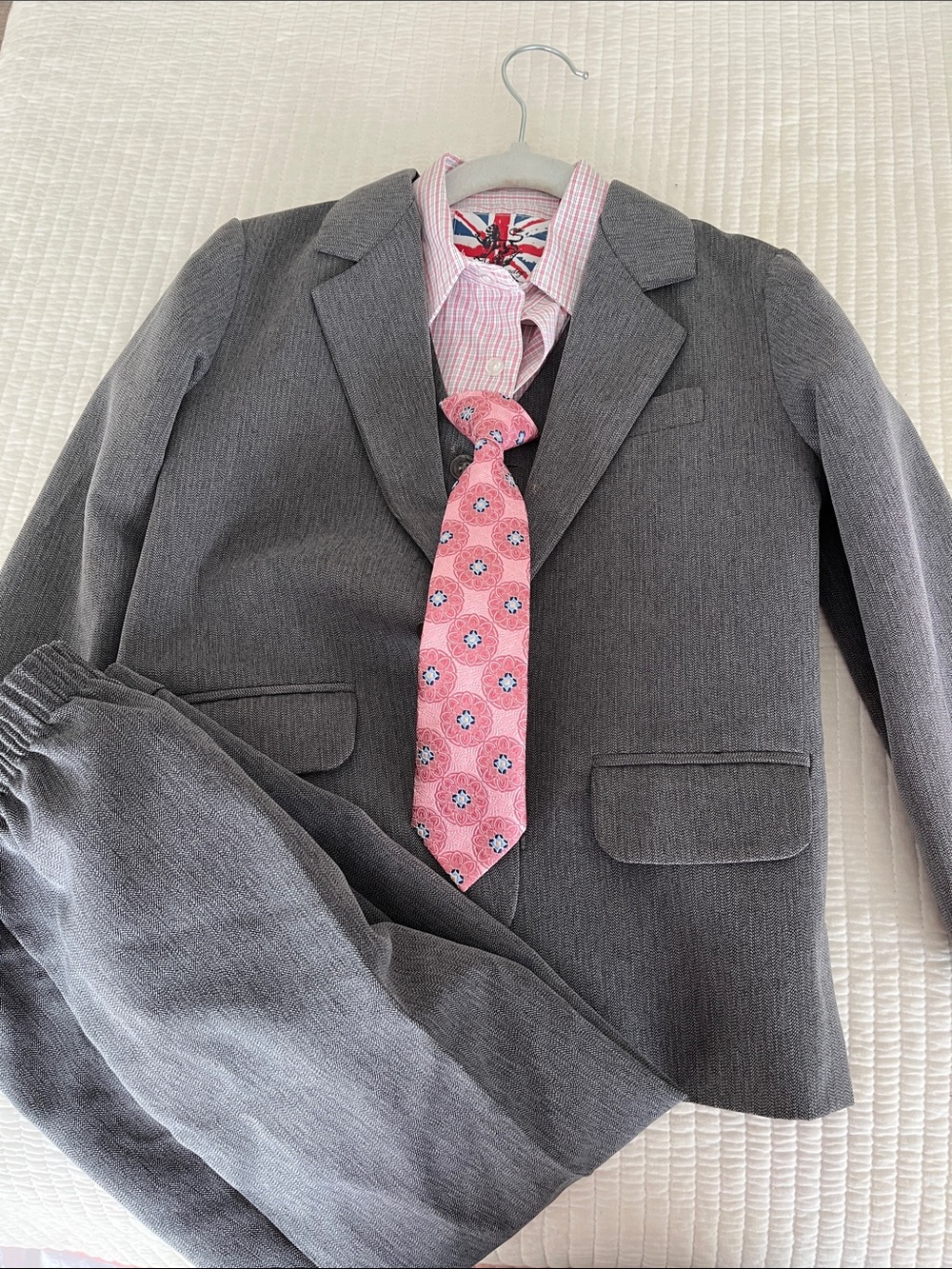 English Laundry Gray Boys' three piece suit with Pink Tie